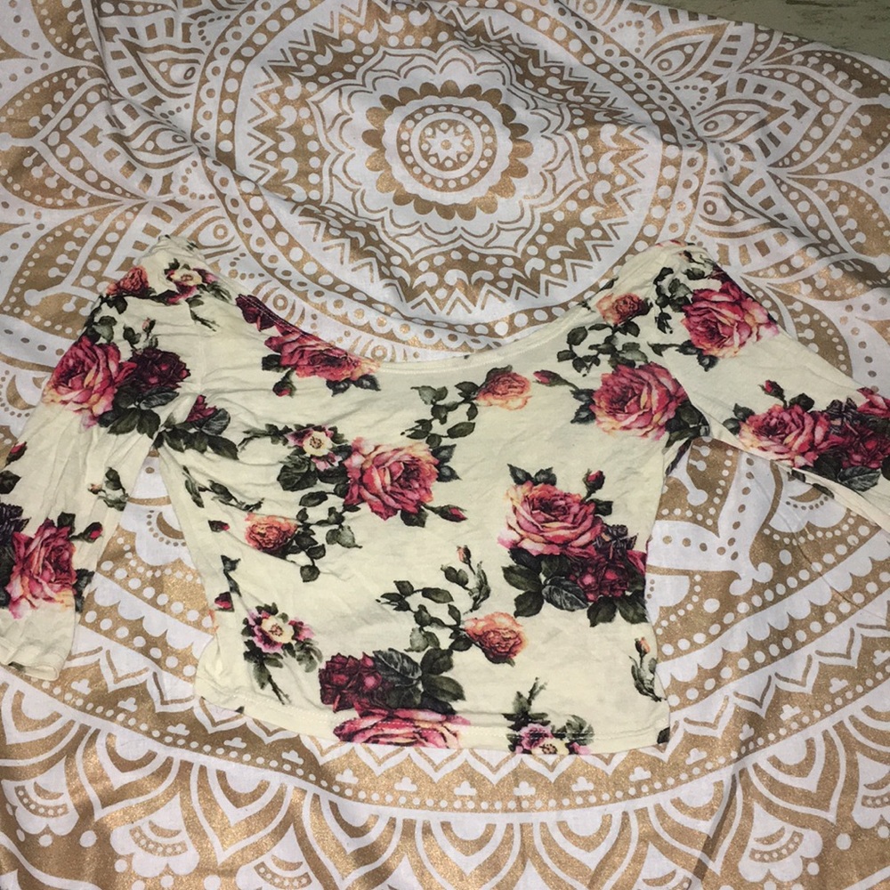 Crop top with butterfly lace back